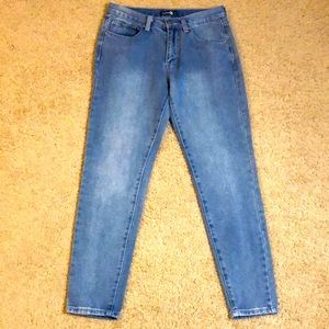 Boohoo straight leg/mom style cropped jeans